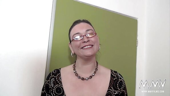 Lena Paul ngồi cô massage không che nhật bản ấy âm đạo xuống trên một cứng tinh ranh sau khi cho đầu